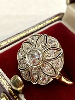 Women's ring with brilliant