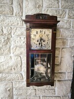 Leàraztam!Szecessziós fali óra Bim-bam hanggal Csiszolt ólom üveg ablakos Art Deco .Junghans.