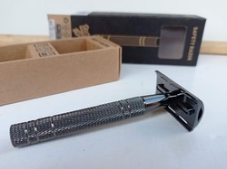 Professional safety barber razor with 10 blades