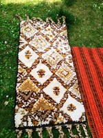 Wool carpet/wall protector