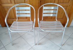 2 aluminum dining chairs, made in Germany, flawless, stable even on the terrace, with seat protector