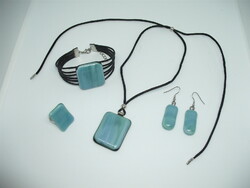 Glass jewelry set