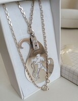 Strong women's silver chain with superhero disc pendant