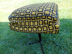 Upholstered pouffe with metal legs