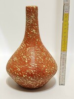 Tófej, fröcskölt fehér mázfoltos, narancssárga mázas, hosszú nyakú, pocakos kerámia váza (3049)