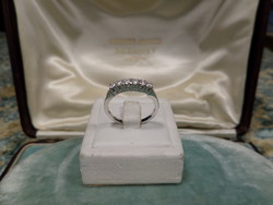 White gold row ring with 6 diamonds