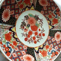 Hand-painted oriental dish with markings