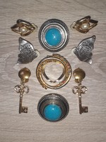 4 retro clip-on earrings + 1 pair of scarf clips