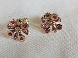 Gold earrings with brill/ruby