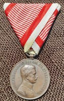 Arc. Károly bronze medal of valor.