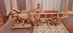 62 cm hosszú  2 lovas lőcsöskocsi fafaragás