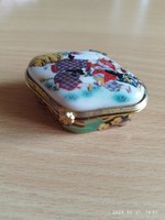 Porcelain geisha-patterned small selence for rings and necklaces.