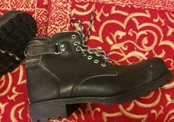 Defend leather boots