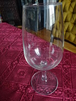 Stemmed wine glass, height 15.5 cm, diameter 4.5 cm. He has!
