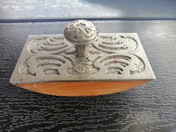 Art Nouveau iron tapper