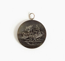 Vintage horn pendant - with engraved pattern: wolves attacking elk - signed Indian? Inuit?