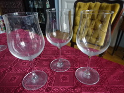 Three stemmed cocktail glasses, height 19 cm. He has!