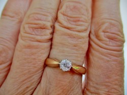 Elegant old gold ring with a larger diamond stone 0.25 ct