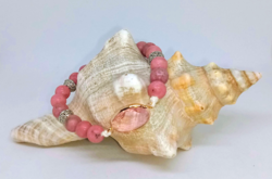 Rhodonite mineral bracelet with pink crystal pendant j75536