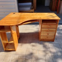 For sale is a corner claudia desk in good condition as shown in the pictures.