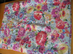 Floral duvet cover with two types of patterns