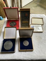 5 mixed commemorative coins, plaques