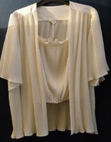English 2-piece women's top set in buttercream-colored pleated material - can be worn separately