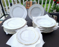 Zsolnay set of 8 feathered plates