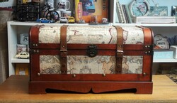 Ship chest with map (37656)