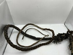 Antik karikás ostor, bőrből, 195 cm-es hosszúságú. 5633