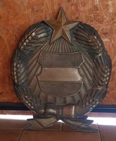 Hatalmas bronz Kádár címer