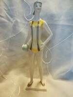 Hollóházi porcelán figura, labdát tartó lány