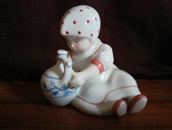 Zsolnay porcelán, kislány korsóval  2.700 Ft