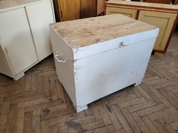 Régi nagy méretű 80 cm es fenyő fa láda vasfogantyús tárolós láda népi bútor