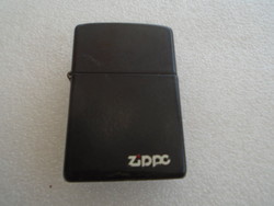 Fekete Zippo made in  USA    legkedvezöbb áron csak benzin kell bele és már müködik is
