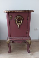 Kis vintage szekrény