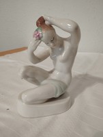 Aquincumi porcelán kis szobor, térdelő női akt