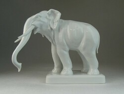 0K206 Régi fehér herendi porcelán elefánt