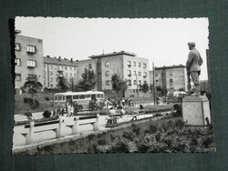 Képeslap, Komló ,Tér részlet,MÁVAUT buszmegálló, állomás,IKARUS autóbusz,bányász szobor, 1963-