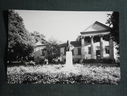 Képeslap, Kecskemét, Katona József múzeum, Matiász János szobor látkép, részlet, 1976-