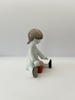 Hollóházi homokozó kislány - porcelán szobor