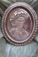 R.Törley Mária (1950): Kalapos hölgy. 42x35cm-es bronzírozott dombormű.