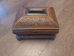 Doboz Faragott neoreneszánsz  nagyméretű ékszeres