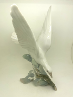 Lladro Spanish Porcelain Dove 28cm with Minor Flaws