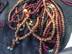 Authentic Tibetan sandalwood and rosewood mala with 108 beads and divider