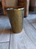 Pompás antik réz pohár (12,6x9 cm)