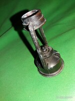 Retro fém, petróleumlámpa alakú ceruzahegyező képek szerint