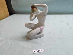 T1742 Aquincum lila törölközős fésülködő akt