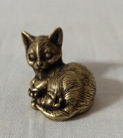 Miniatűr sárgaréz cica figura