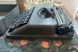 Írógép Hermes baby